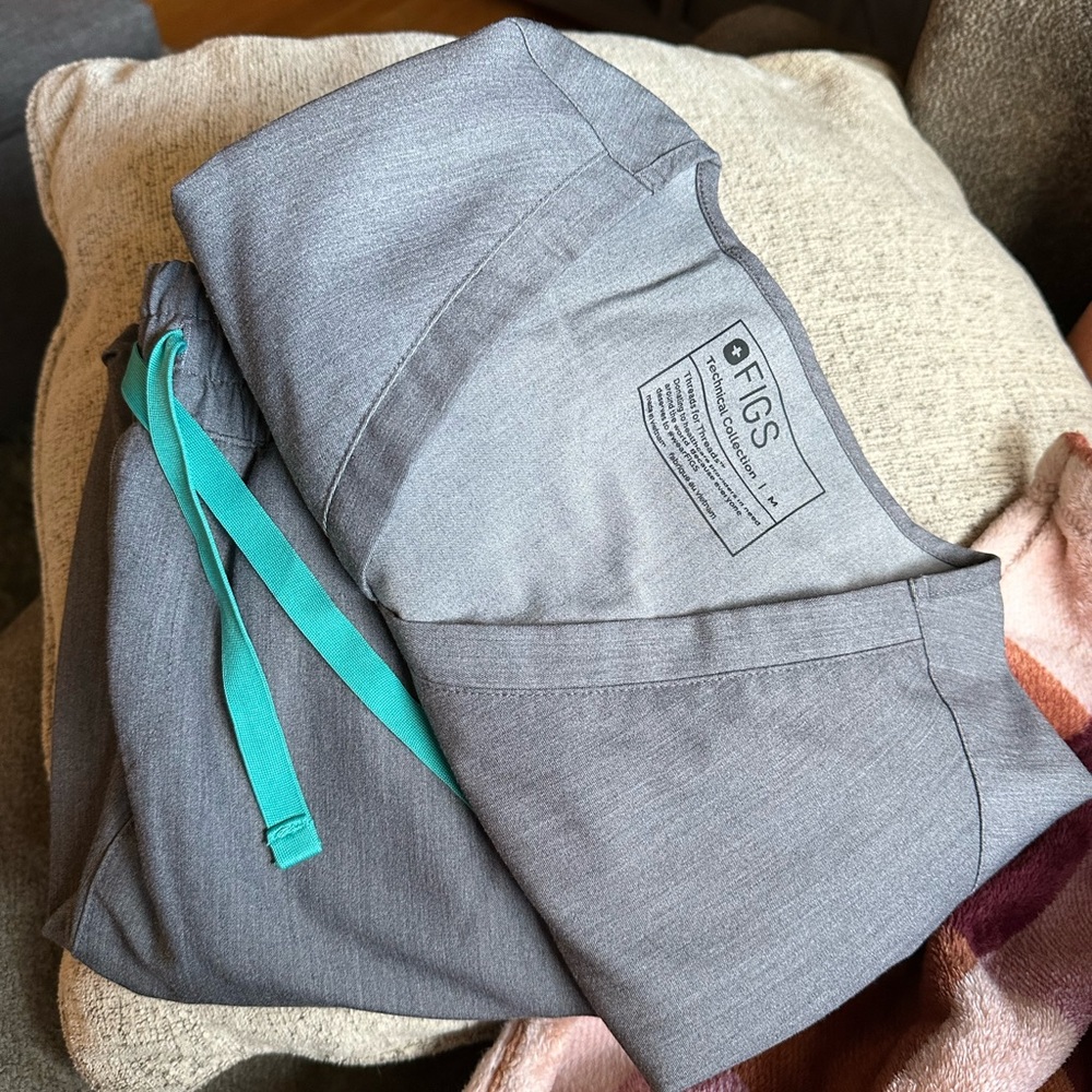 Graphite Figs Scrub Set - image 1